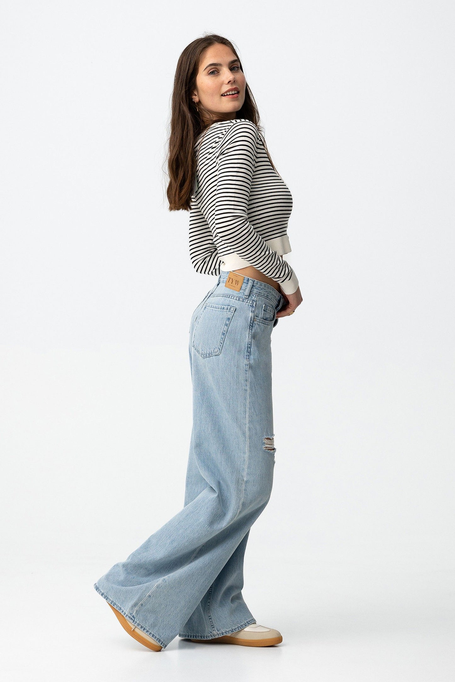 CHARLI WIDE LIGHT BLUE JEANS