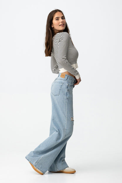 CHARLI WIDE LIGHT BLUE JEANS