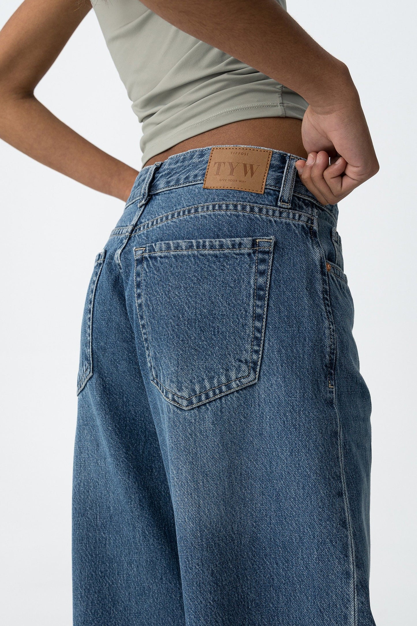 CHARLIE WIDE DARK BLUE JEANS
