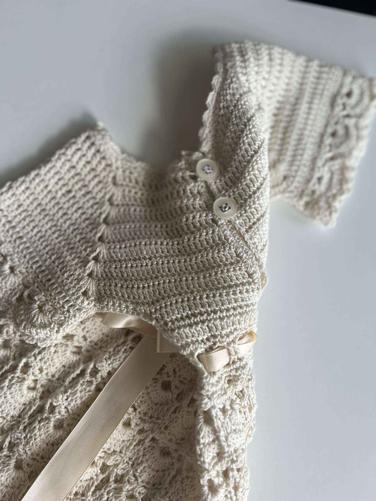 HANDGJORD DOPKLÄNNING MED MÖSSA - BEST CLOTHES