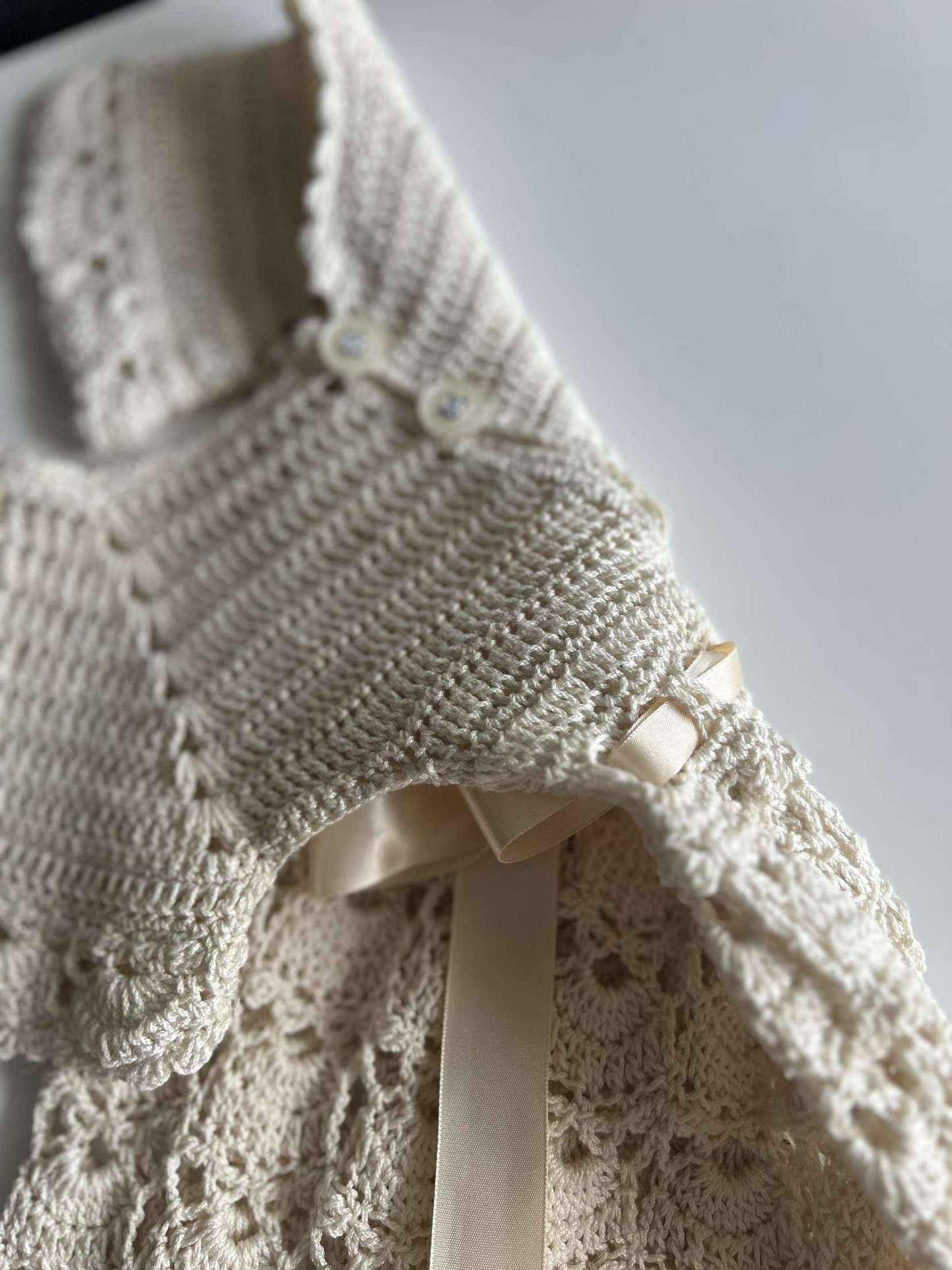 HANDGJORD DOPKLÄNNING MED MÖSSA - BEST CLOTHES